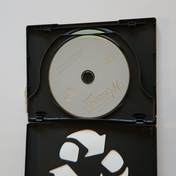 IT'S A WONDERFUL LIFE (TWO-DISC COLLECTORS SET) BILINGUAL DVD Christmas movie - Picture 4 of 6